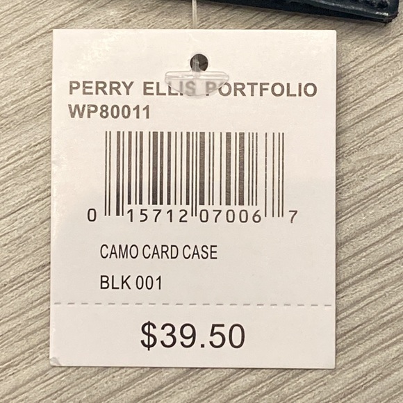 Perry Ellis Camo Six-Slot Card Case. - Picture 6 of 6
